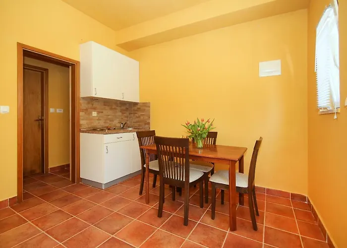 Apartment More 아파트 *